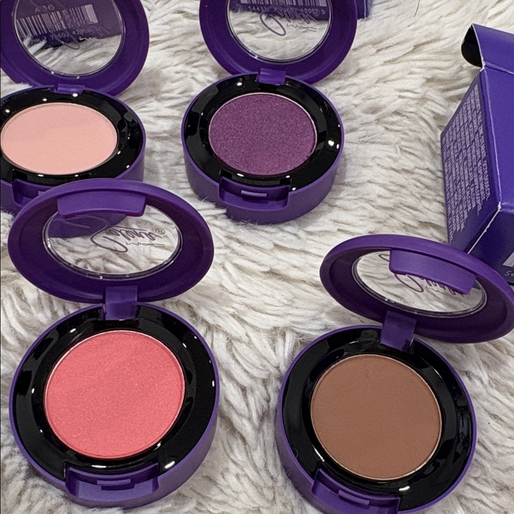 MAC COSMETICS SELENA COLLECTION - Picture 3 of 5